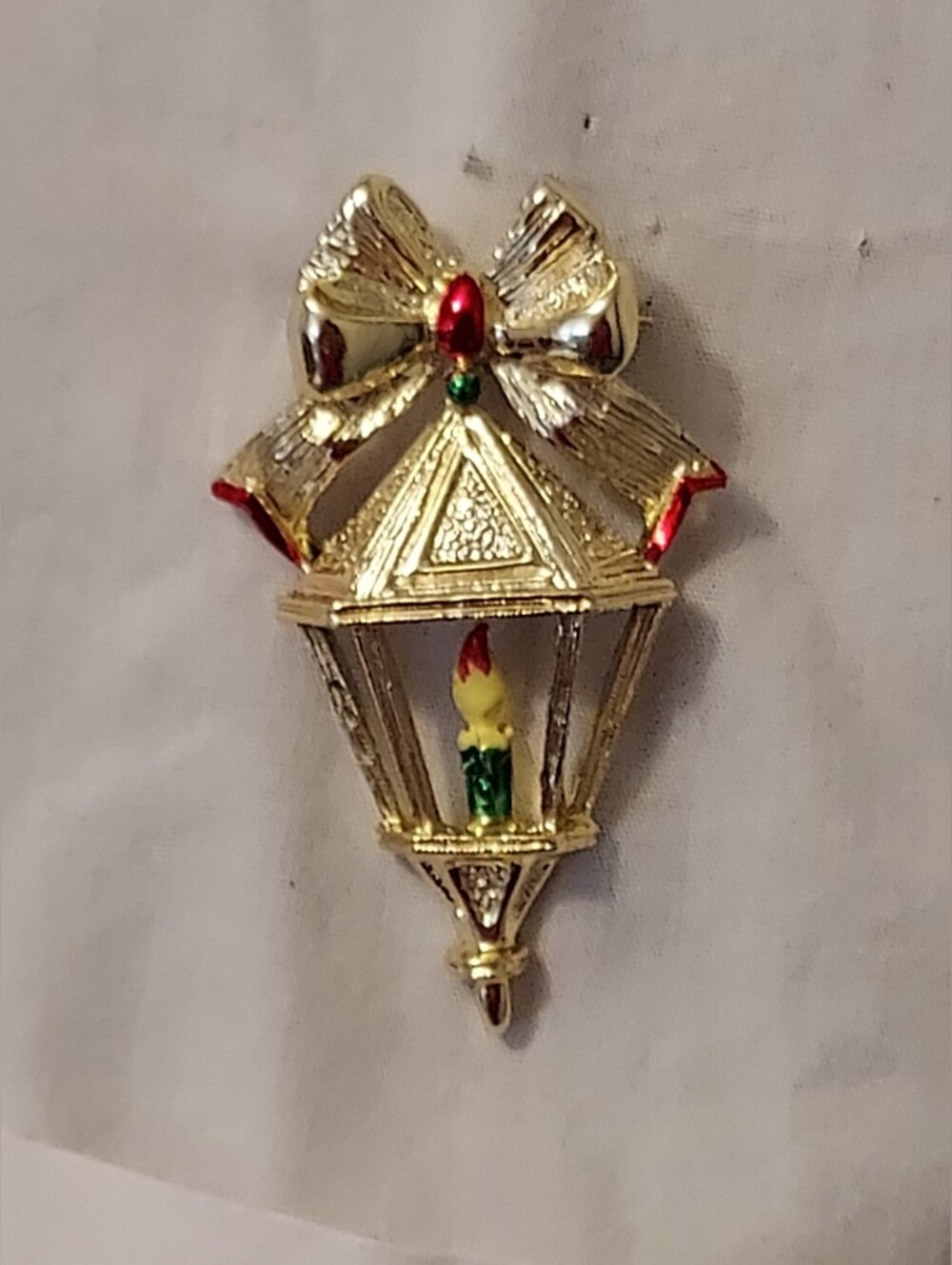 Gerry's Vintage Christmas Lantern Brooch Pin Gold Tone Enamel Bow 2"